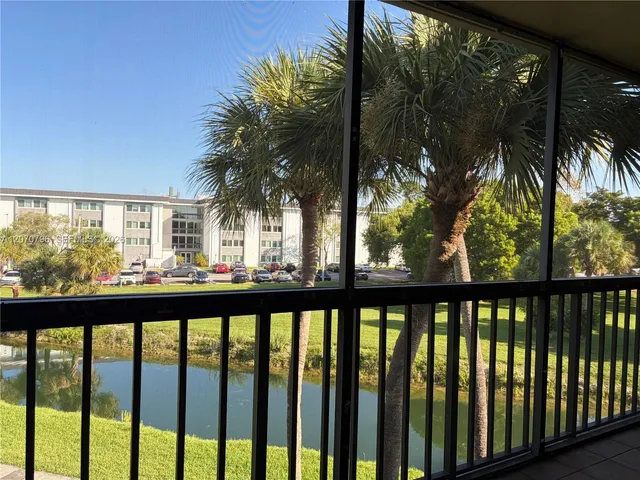 2-bedroom rental at 10865 SW 112th Avenue #313, Miami