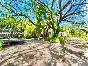 3-bedroom rental at 400 NE 86th Street #400, El Portal