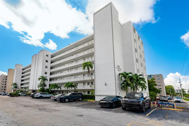 1-bedroom home at 1000 NE 12TH Avenue #104, Hallandale Beach