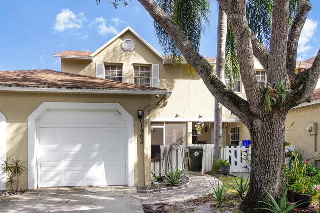 3-bedroom home at 1905 MAPLEWOOD Drive, Greenacres