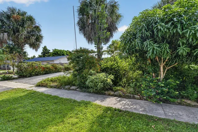 3-bedroom home at 303 S DELAWARE Boulevard, Jupiter
