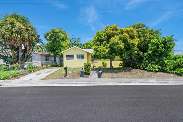 4-bedroom home at 616 W 5TH Street, Riviera Beach