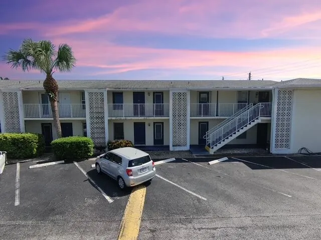 2-bedroom rental at 809 HUMMINGBIRD Way #7C, North Palm Beach