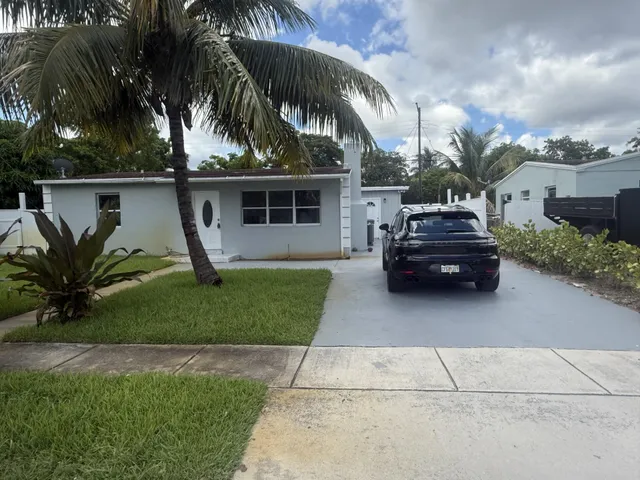 5-bedroom rental at 2329 FAIRWAY Drive, Westgate