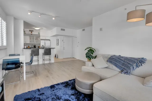 2-bedroom rental at 233 S Federal Highway #325, Boca Raton