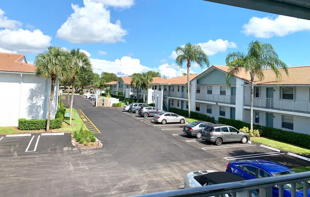 3-bedroom rental at 2750 Forest Hills Boulevard #208, Coral Springs
