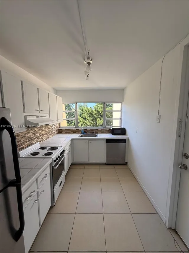 1-bedroom home at 952 NE 199th Street #4K, Miami