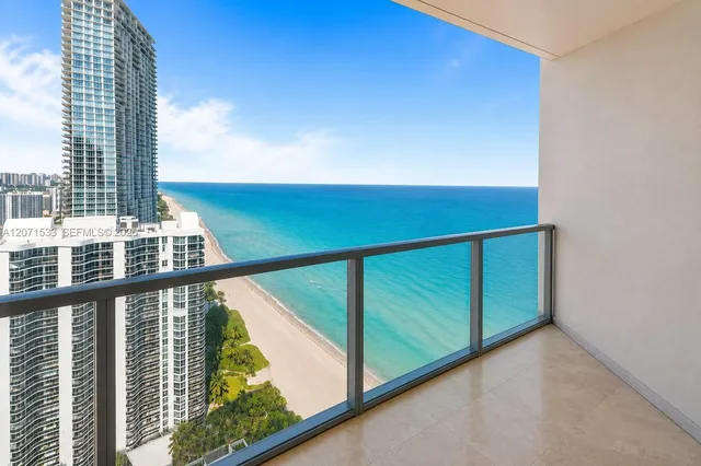 2-bedroom rental at 16699 Collins Avenue #3604, Sunny Isles Beach