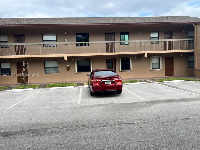 2-bedroom rental at 10005 Winding Lake Road #105, Sunrise