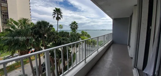 1-bedroom rental at 200 SE 15th Road #5H, Miami