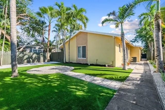 2-bedroom rental at 1428 NE 2nd Avenue #1, Fort Lauderdale