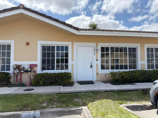 2-bedroom home at 3842 SW 48TH Avenue, Hollywood
