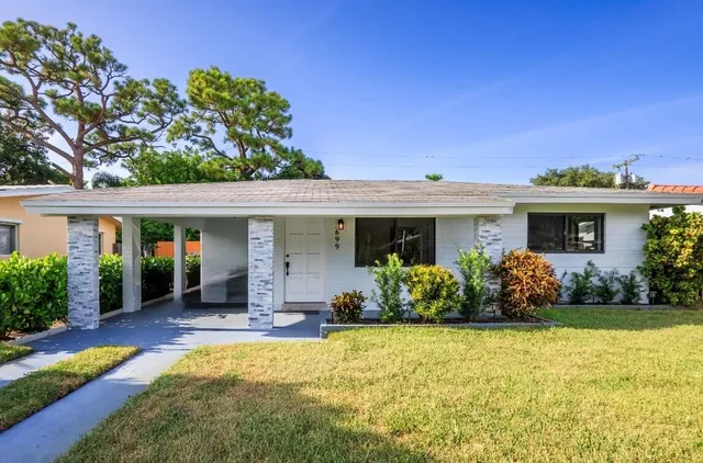 3-bedroom home at 699 NE 40TH Street, Oakland Park