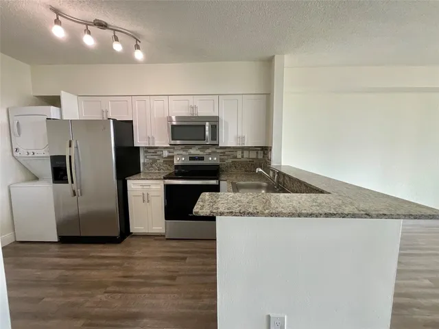 1-bedroom rental at 16900 N Bay Road #2-605, Sunny Isles Beach