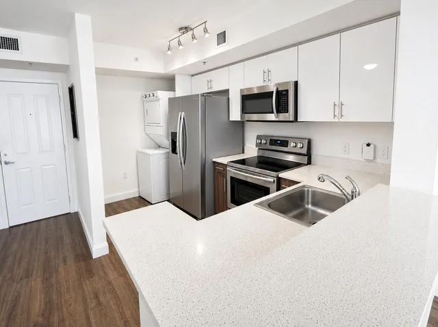1-bedroom rental at 16900 N Bay Road #3-507, Sunny Isles Beach