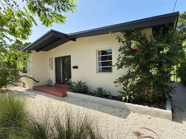 3-bedroom home at 6561 SW 34th Street, Miami