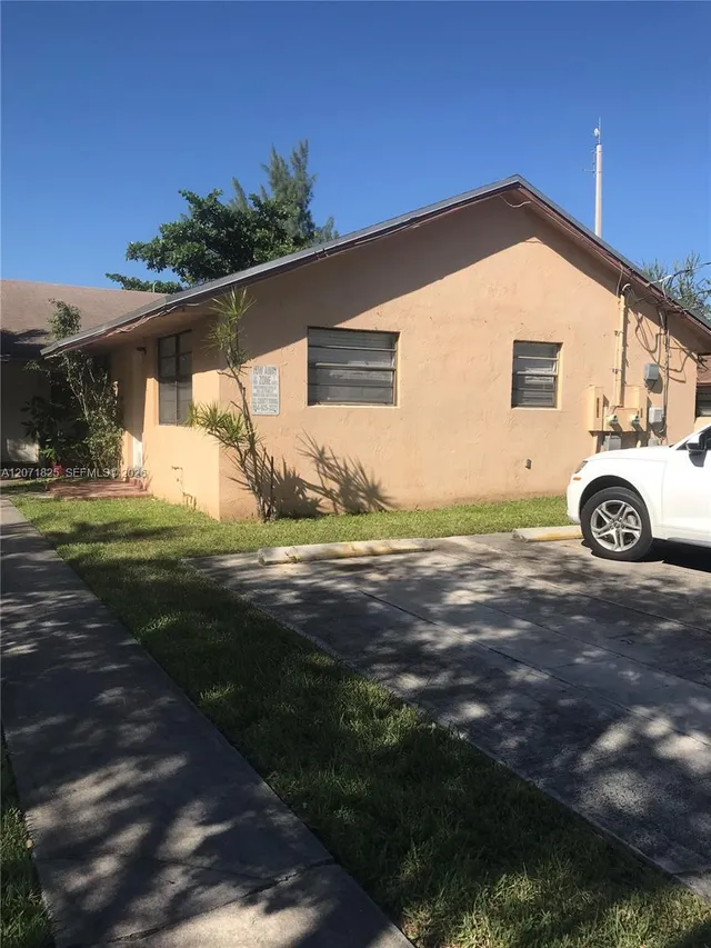 2-bedroom rental at 1008 SW 8th Street #1008, Hallandale Beach