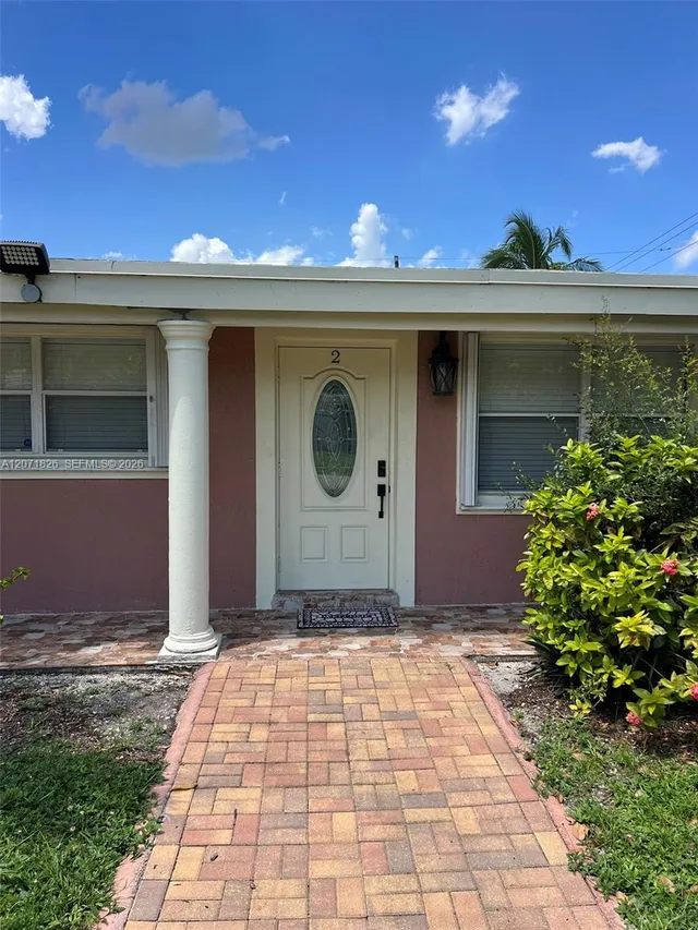 1-bedroom rental at 6101 Rodman Street #2, Hollywood