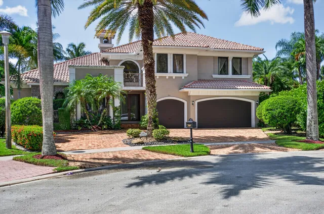 5-bedroom home at 700 Cardinal Street, Plantation