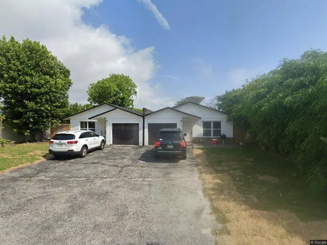 8-bedroom home at 313 SE 21ST Avenue, Boynton Beach