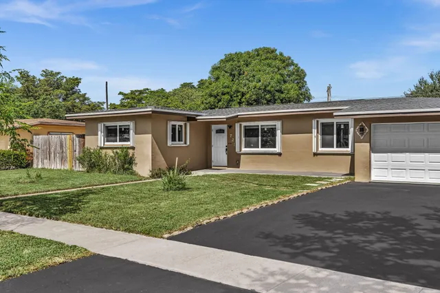 3-bedroom home at 721 FAIRWAY Drive, Plantation
