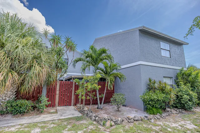 2-bedroom home at 7 CROSSINGS Circle #C, Boynton Beach