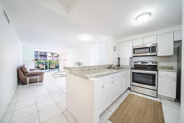 1-bedroom rental at 501 NE 14TH Avenue #103, Hallandale Beach