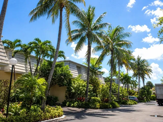 2-bedroom home at 224 Sea View Drive #104, Key Biscayne