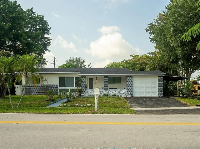 6-bedroom home at 5090 SW 9th Court, Plantation