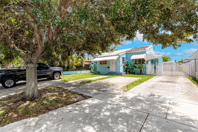 4-bedroom home at 334 E 11th Street, Hialeah