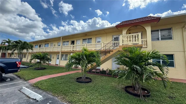 1-bedroom home at 160 NE 203rd Terrace #E20, Miami Gardens