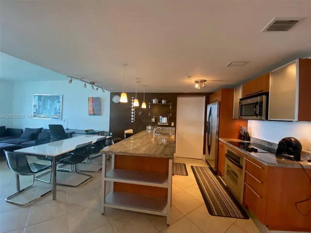 1-bedroom rental at 185 SW 7th Street #1607, Miami