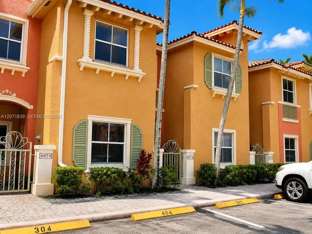 3-bedroom rental at 4974 E White Mangrove Way E #4974, Dania Beach