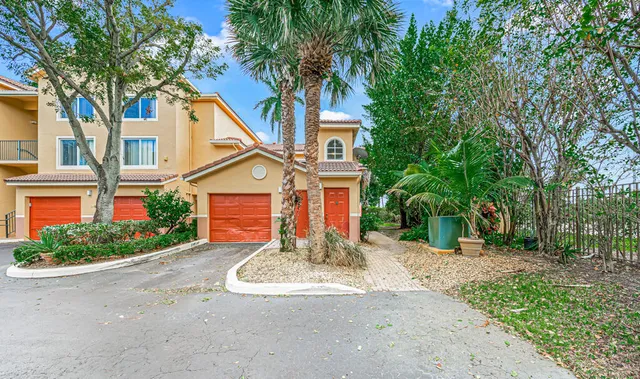 2-bedroom home at 900 Scotia Drive #206, Hypoluxo