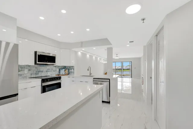 2-bedroom rental at 7240 Huntington Lane #202, Delray Beach