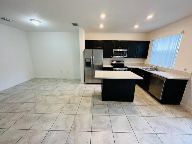 3-bedroom rental at 346 NE 208TH Terrace, Miami