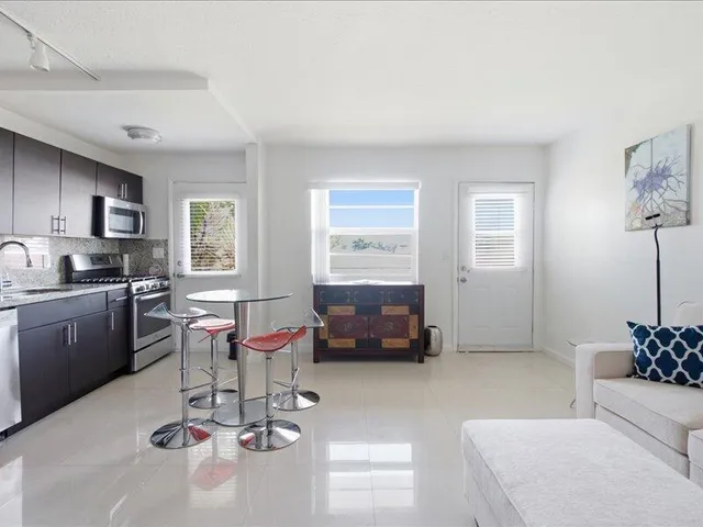 1-bedroom rental at 525 Meridian Avenue #305, Miami Beach