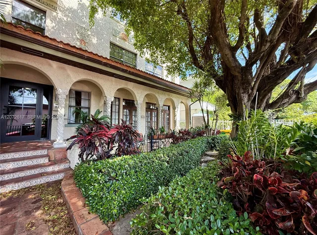 1-bedroom home at 934 Michigan Avenue #304, Miami Beach