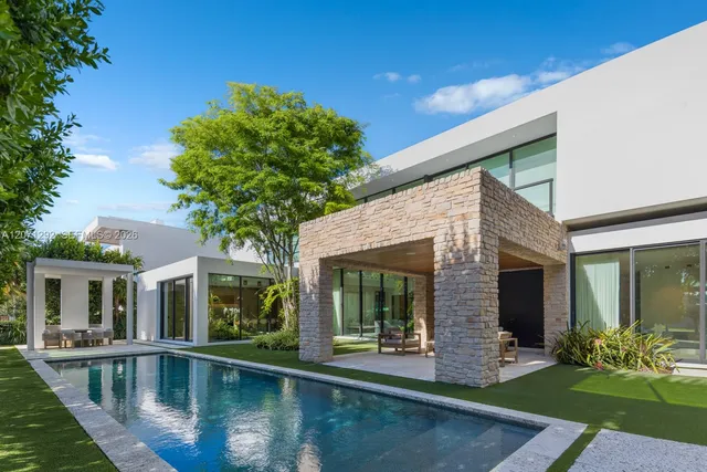 4-bedroom home at 121 Nurmi Drive, Fort Lauderdale