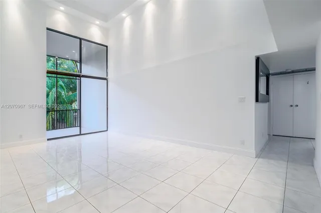 3-bedroom rental at 20347 W Country Club Drive #TH15, Aventura