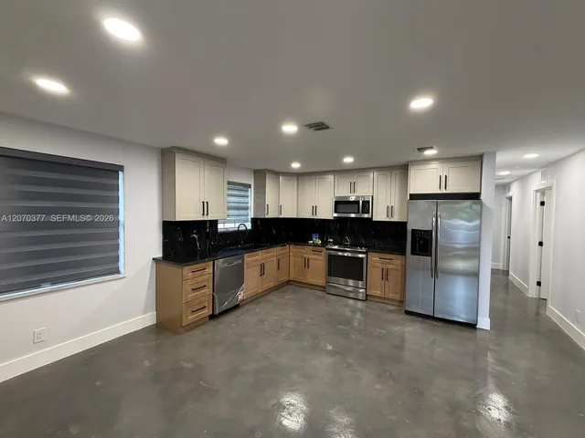 4-bedroom rental at 17 SW 6th Avenue #17, Dania Beach