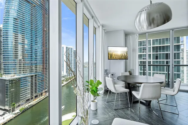 2-bedroom rental at 485 Brickell Avenue #2302, Miami