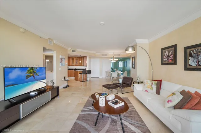 2-bedroom rental at 19400 Turnberry Way #922, Aventura