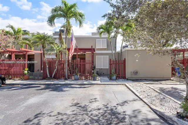 2-bedroom rental at 1281 W Fairway Road #1281, Pembroke Pines