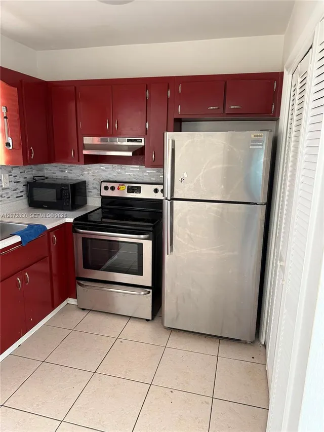 1-bedroom rental at 2826 Van Buren Street #18, Hollywood