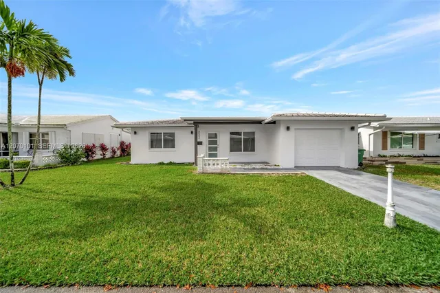 2-bedroom rental at 8502 NW 59th Street, Tamarac