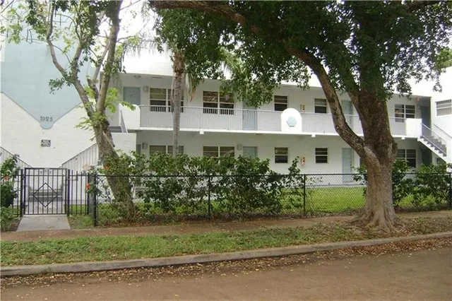 1-bedroom rental at 1925 Madison Street #17, Hollywood