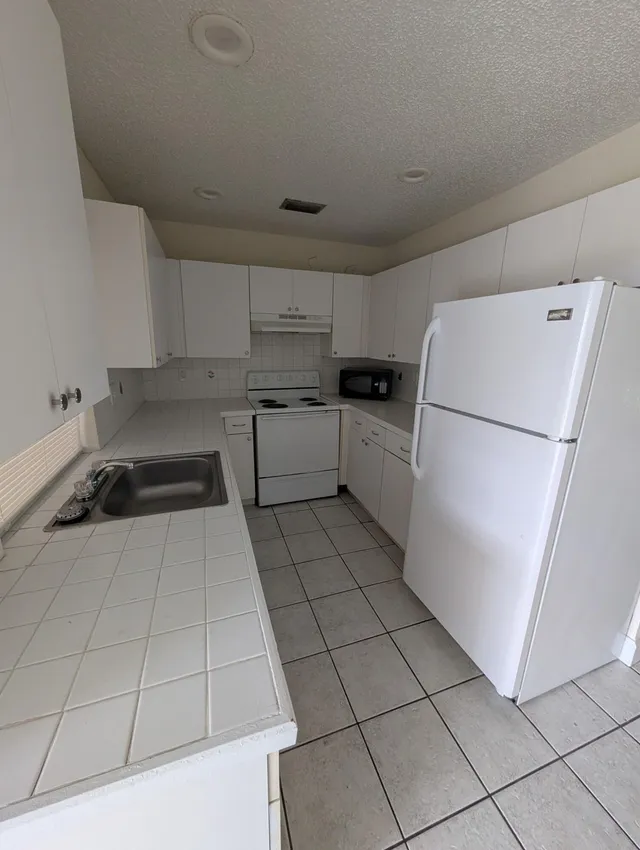 2-bedroom rental at 1382 BIRKDALE Drive #1388, Wellington