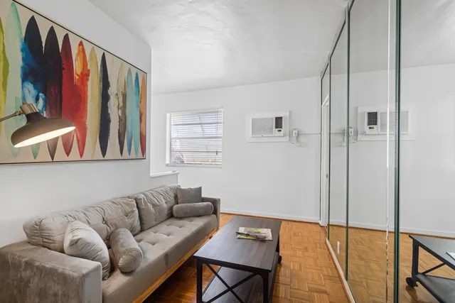 1-bedroom rental at 172 N COUNTY Road #2, Palm Beach
