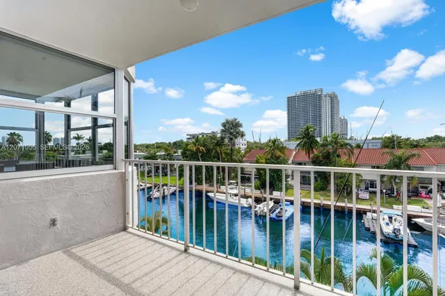 1-bedroom home at 16565 NE 26th Avenue #4E, North Miami Beach
